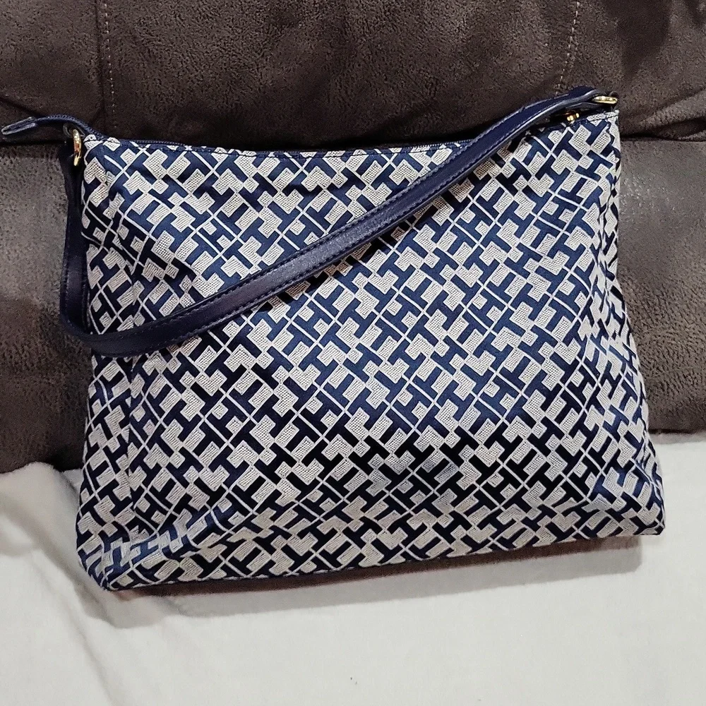Tommy Hilfiger Purse - Picture 5 of 14